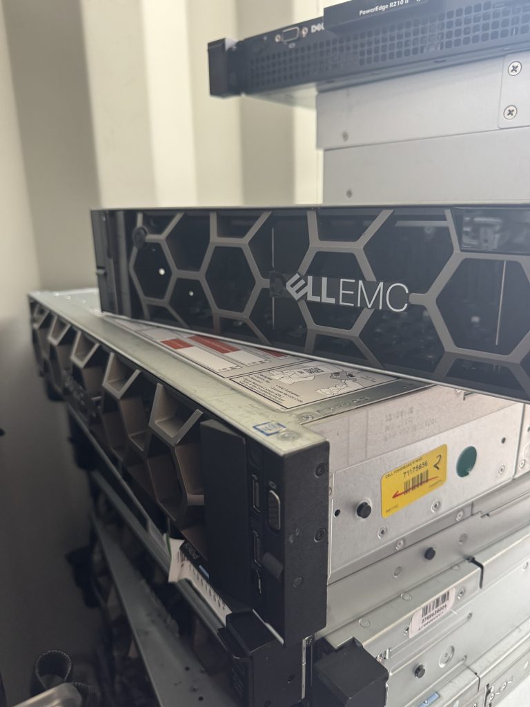 Un Dell PowerEdge R740XD musclé : 512 Go de RAM, 80 threads et 4 SSD NVMe U.2 de 3,2 To