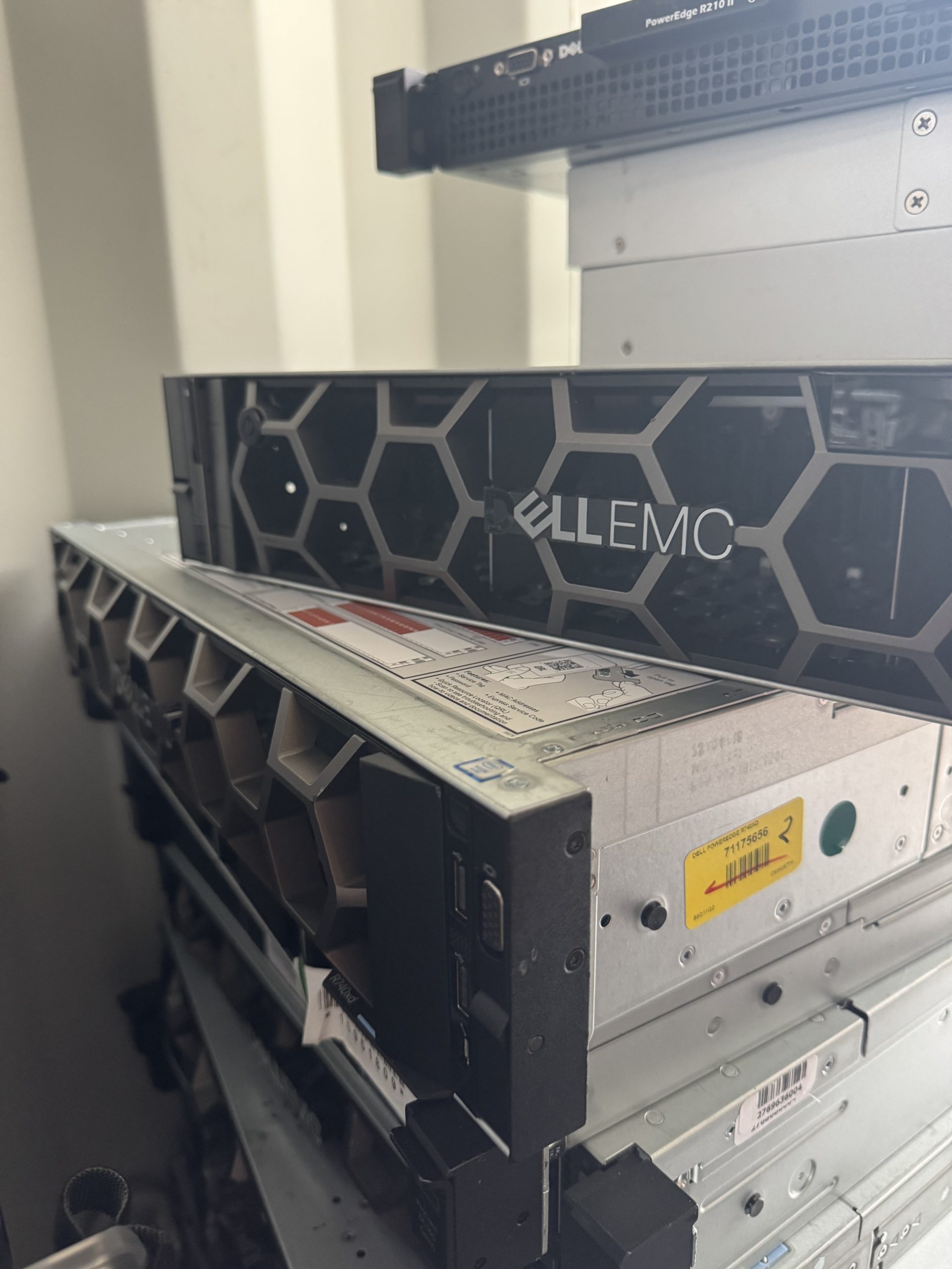Un Dell PowerEdge R740XD musclé : 512 Go de RAM, 80 threads et 4 SSD NVMe U.2 de 3,2 To